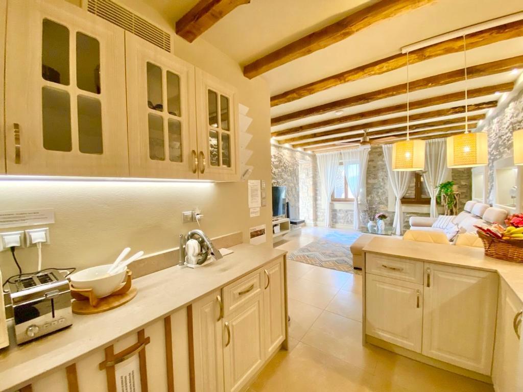 Villasonboard Rock Villa 3 Bed, 3 Bath, Jacuzzi, Seaside Ermioni Dış mekan fotoğraf