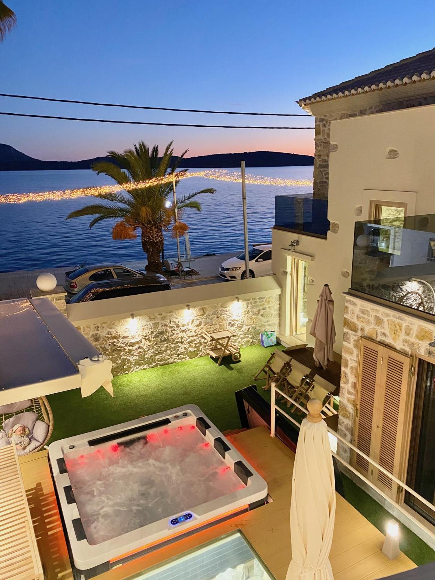 Villasonboard Rock Villa 3 Bed, 3 Bath, Jacuzzi, Seaside Ermioni Dış mekan fotoğraf