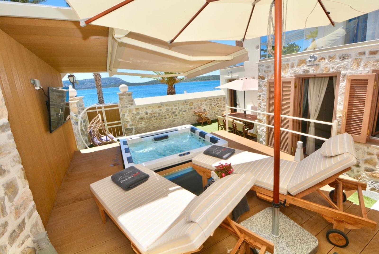 Villasonboard Rock Villa 3 Bed, 3 Bath, Jacuzzi, Seaside Ermioni Dış mekan fotoğraf